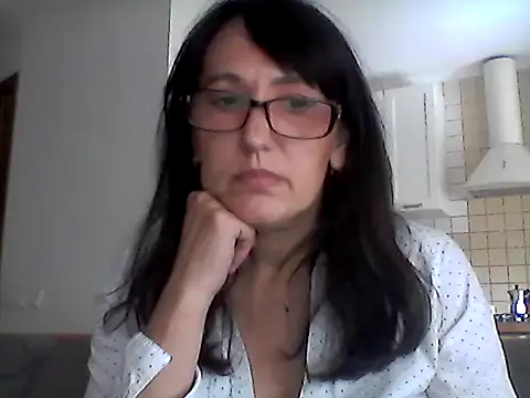Snapshot of Elena48324 chatting on June 15, 11:21 am Elena48324 online show from June 15, 11:21 am