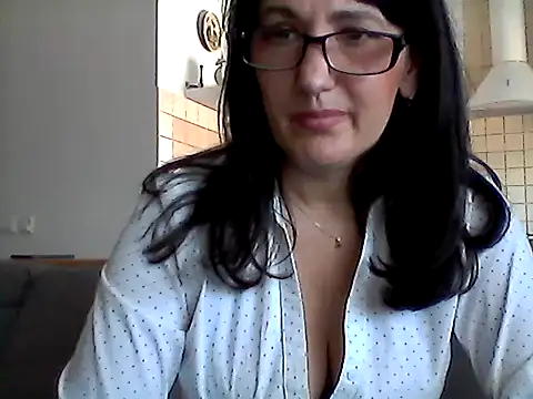 Snapshot of Elena48324 chatting on May 10, 9:35 am Elena48324 online show from May 10, 9:35 am