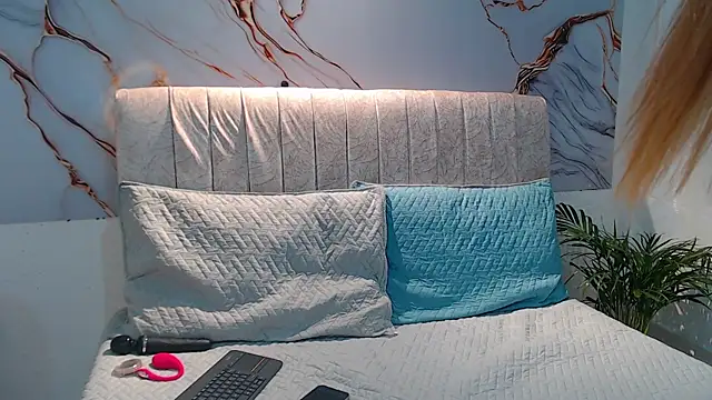 Snapshot of _Tiffany1 chatting on October 24, 2:21 am Tiffany1 online show from October 24, 2:21 am