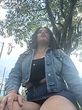 Snapshot of Yaya_watson chatting on December 17, 6:57 pm Yaya watson online show from December 17, 6:57 pm