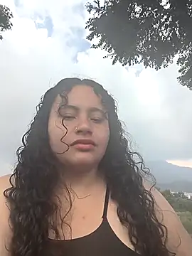 Snapshot of Yaya_watson chatting on December 16, 8:13 pm Yaya watson online show from December 16, 8:13 pm