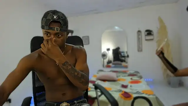 Snapshot of AbonySex69 chatting on October 28, 7:13 pm AbonySex69 online show from October 28, 7:13 pm