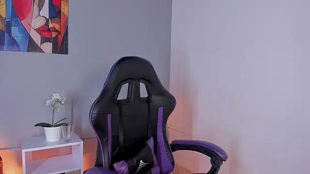 Zafiro  Brown online show from April 10, 9:00 pm