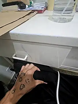 Saraiva2002 online show from December 2, 1:24 pm