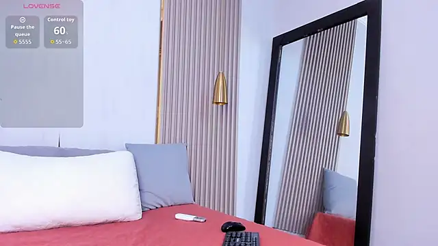 Snapshot of Skylar_Smith_ chatting on October 29, 12:37 pm Skylar Smith online show from October 29, 12:37 pm