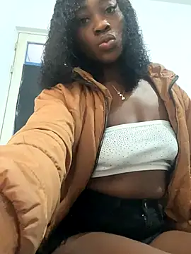 Skylar Smith  online show from December 18, 11:58 am