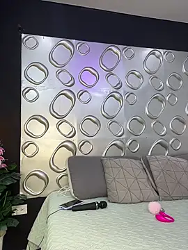 Skylar Smith  online show from February 5, 11:50 am