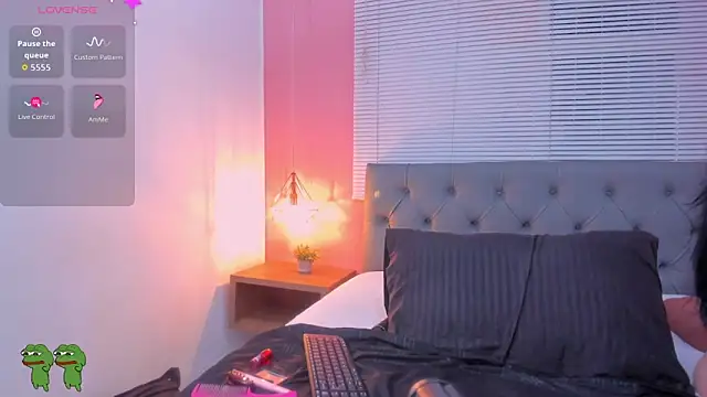 01 ashley online show from June 3, 12:39 pm
