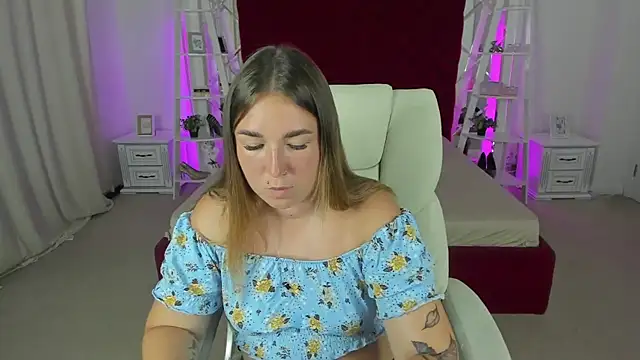 Snapshot of Sofii_darling chatting on July 9, 4:28 pm Sofii darling online show from July 9, 4:28 pm