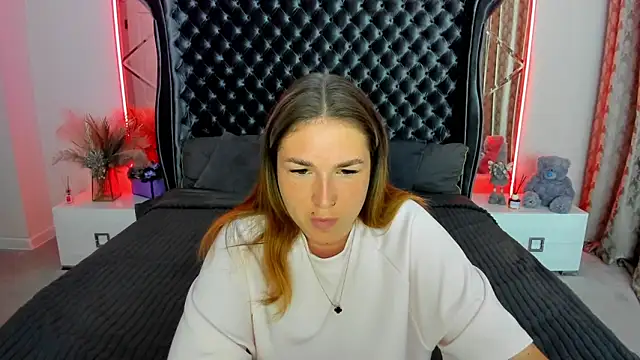 Snapshot of Sofii_darling chatting on June 15, 4:17 pm Sofii darling online show from June 15, 4:17 pm