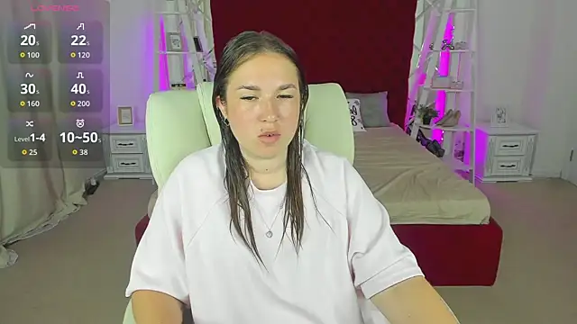 Snapshot of Sofii_darling chatting on June 19, 4:46 pm Sofii darling online show from June 19, 4:46 pm