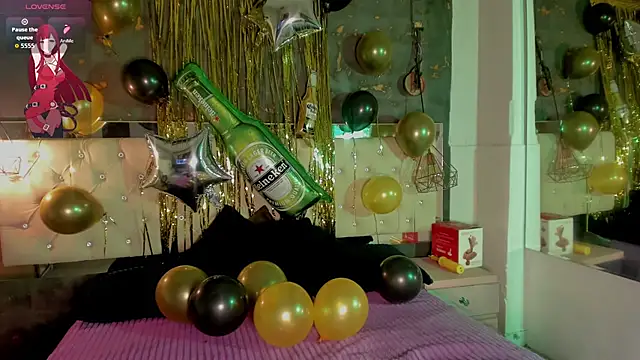 Viiolettlopez online show from October 4, 2:18 pm