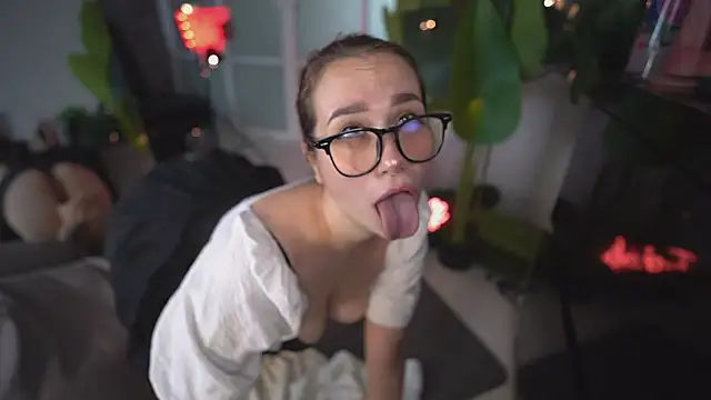 heylixie   online show from February 15, 6:25 am