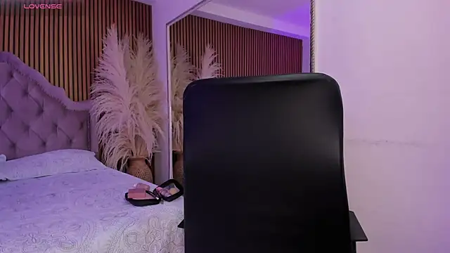 Starbutterflyy  online show from February 5, 5:47 am