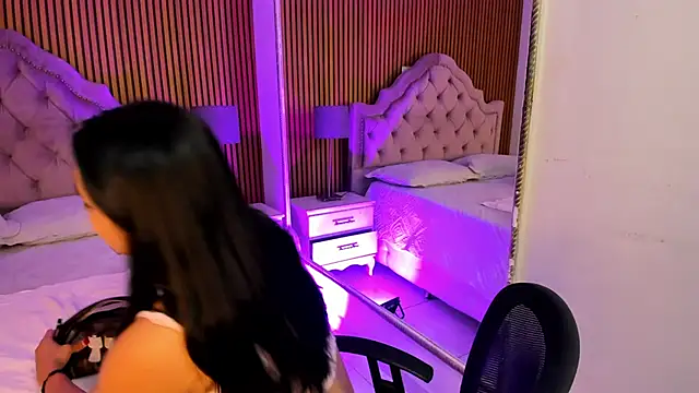 Starbutterflyy  online show from November 11, 4:07 am