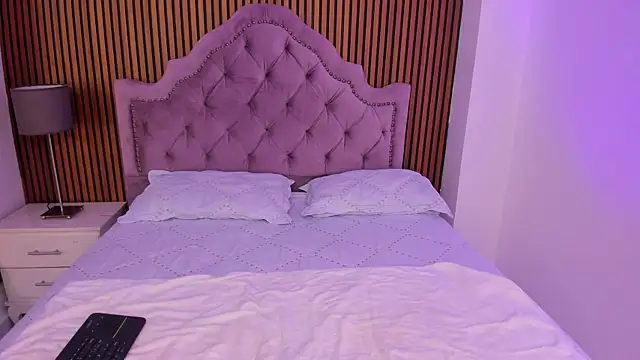 Starbutterflyy  online show from November 23, 4:11 am