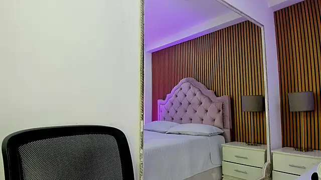 Starbutterflyy  online show from November 30, 4:02 am