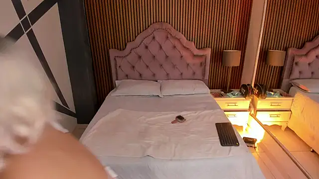 Starbutterflyy  online show from October 30, 4:11 am