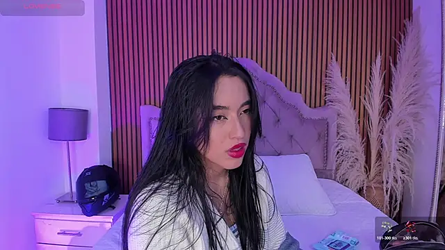 Starbutterflyy  online show from January 9, 5:25 am