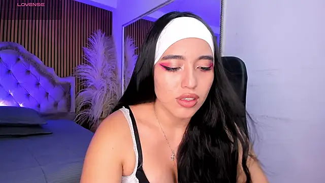 Starbutterflyy  online show from March 4, 5:04 am