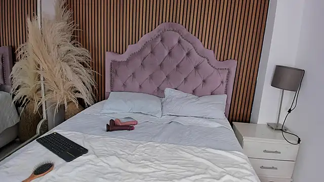 Starbutterflyy  online show from January 13, 5:22 am