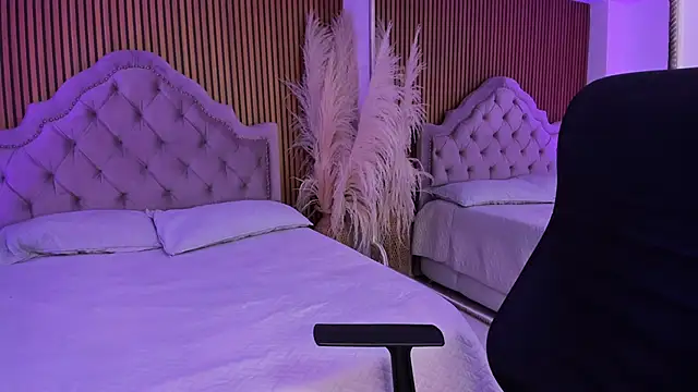 Starbutterflyy  online show from February 25, 5:07 am