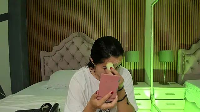 Starbutterflyy  online show from November 4, 4:05 am