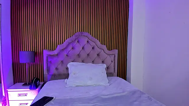 Starbutterflyy  online show from November 14, 4:05 am