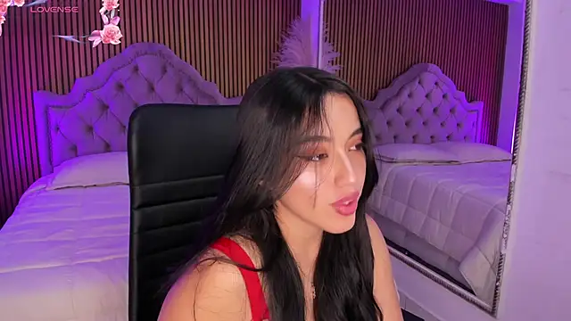 Starbutterflyy  online show from March 9, 5:00 am