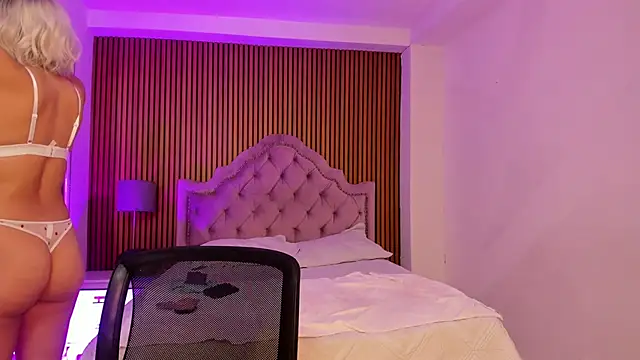 Starbutterflyy  online show from November 10, 4:06 am