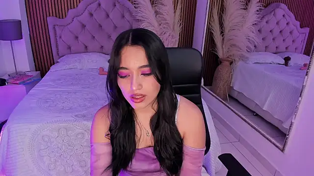 Starbutterflyy  online show from February 8, 5:16 am