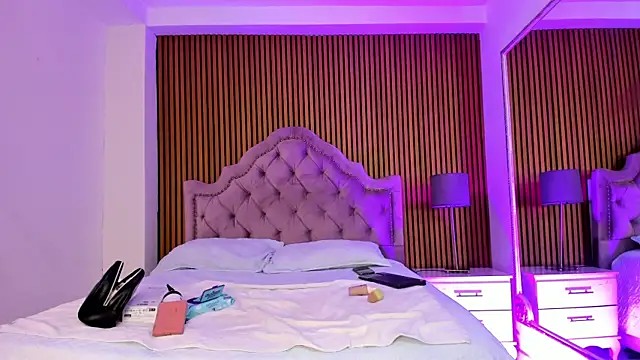 Starbutterflyy  online show from November 17, 4:05 am