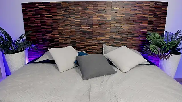 debra win online show from December 3, 9:31 am