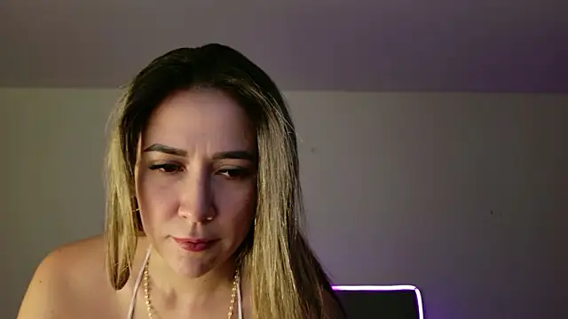 Alexandraa Gomez online show from February 11, 10:09 pm