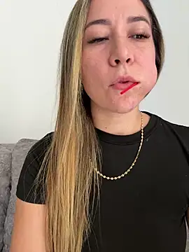 Snapshot of Alexandraa_Gomez chatting on November 15, 4:44 pm Alexandraa Gomez online show from November 15, 4:44 pm