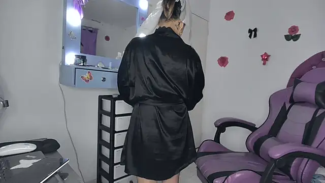 soffy rosses online show from May 25, 4:01 am