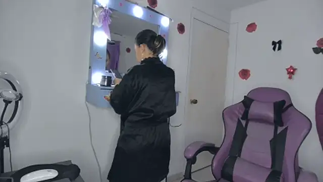 Snapshot of soffy_rosses chatting on June 18, 1:59 am soffy rosses online show from June 18, 1:59 am