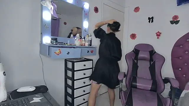 Snapshot of soffy_rosses chatting on July 20, 1:57 am soffy rosses online show from July 20, 1:57 am