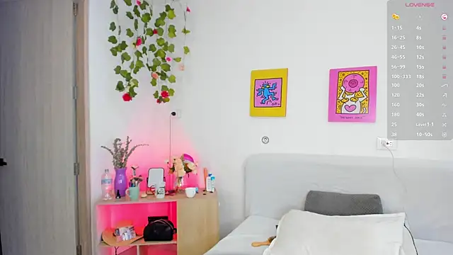 Snapshot of AprilAddams_ chatting on September 13, 9:26 pm AprilAddams  online show from September 13, 9:26 pm