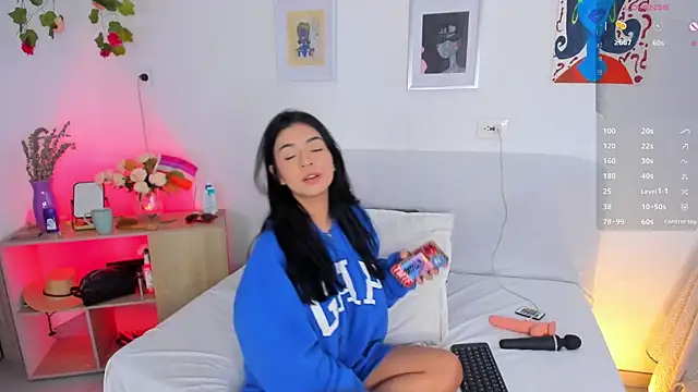 Snapshot of AprilAddams_ chatting on September 10, 9:58 pm AprilAddams  online show from September 10, 9:58 pm