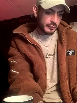 Snapshot of malek_xarx_ chatting on October 3, 3:41 am malek xarx online show from October 3, 3:41 am