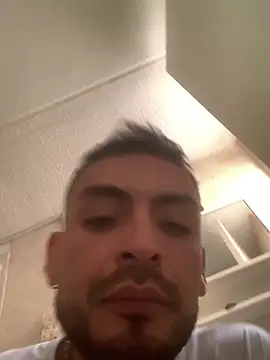 malek xarx  online show from October 22, 7:02 pm