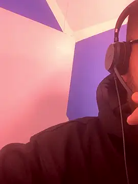 malek xarx  online show from January 5, 8:45 pm