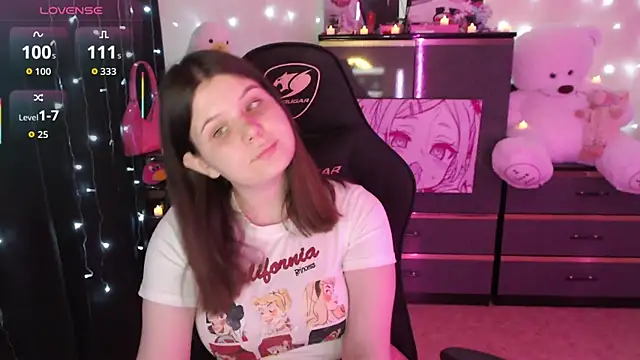 AmyVibess online show from October 7, 8:10 pm