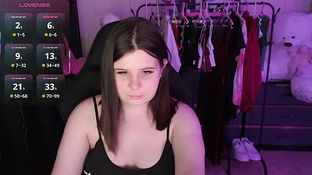 AmyVibess online show from March 28, 8:10 pm