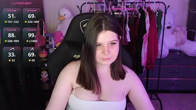 AmyVibess online show from April 3, 8:15 pm