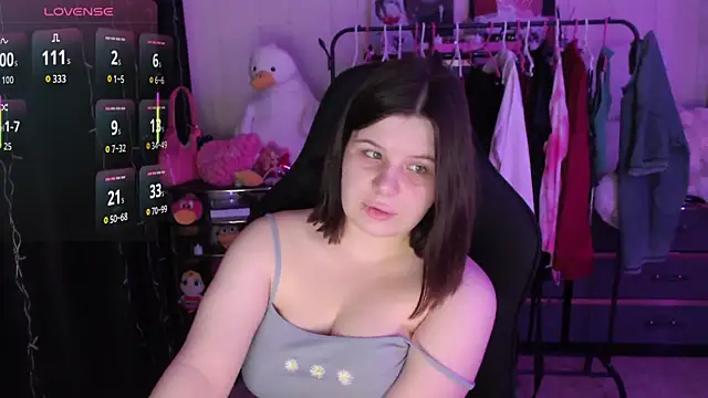 AmyVibess online show from April 30, 7:10 pm
