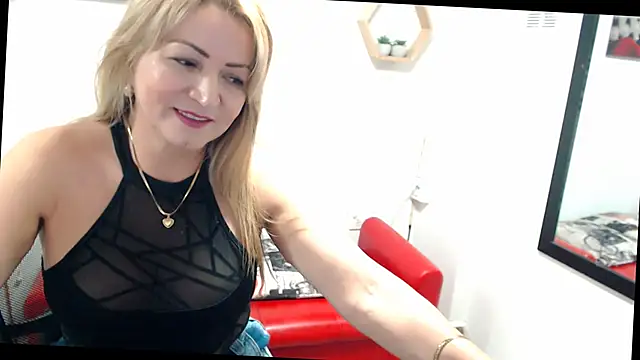 DIVAX MONSERRAT online show from March 9, 7:50 pm