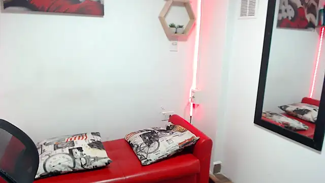 DIVAX MONSERRAT online show from December 5, 9:34 pm