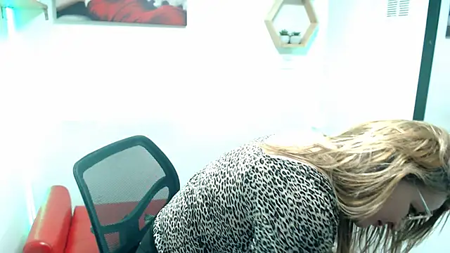 Snapshot of DIVAX_MONSERRAT chatting on June 21, 7:41 pm DIVAX MONSERRAT online show from June 21, 7:41 pm